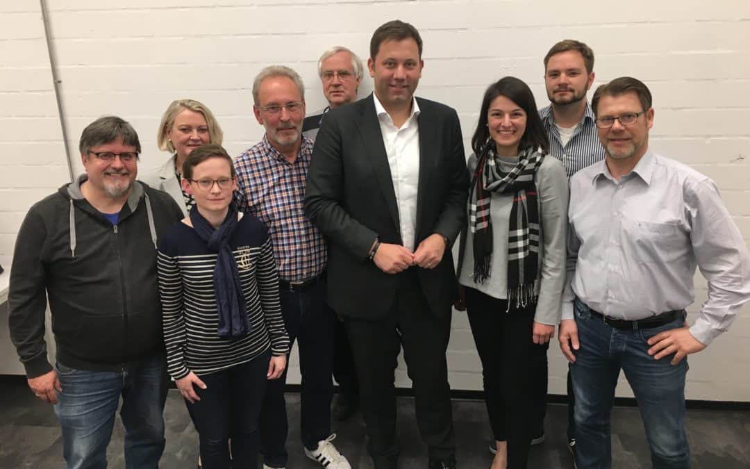 Parteierneuerung und Große Koalition: SPD-Politiker Klingbeil und Korkmaz diskutieren mit Ortsvereinen